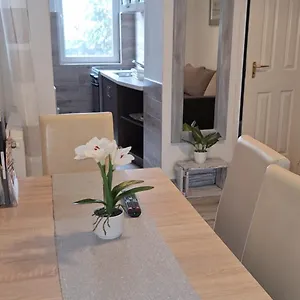 Apartman Amira Apartman, Eger